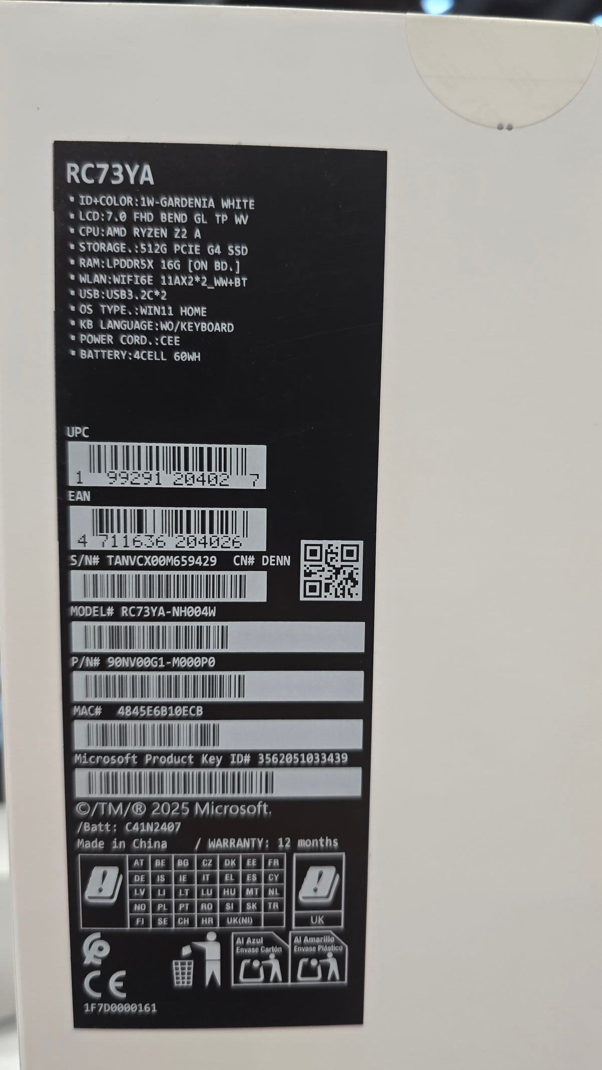 جهاز ASUS ROG Xbox Ally RC73YA - معالج AMD Ryzen™ Z2 A، ذاكرة وصول عشوائي 16 جيجابايت، قرص صلب SSD بسعة 512 جيجابايت، شاشة 7 بوصة FHD بتردد 120 هرتز، لون أبيض غاردينيا