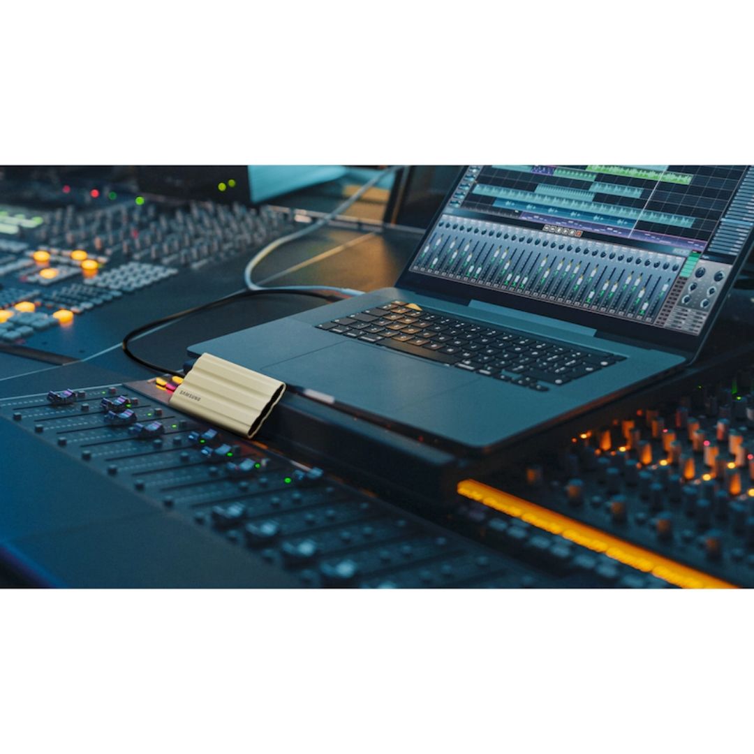 Samsung  T7 Shield 4TB Portable External SSD,  Black MU-PE4T0S - شركة القيم العالمية للحاسبات